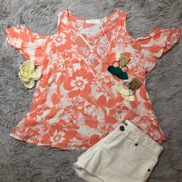 ONE LEFT!!! Beautiful coral/white blouse - Picture 2 of 4